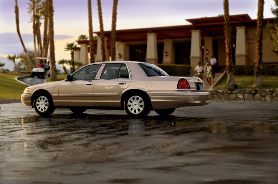  Ford Crown Victoria 1998 года  (фото 21 из 161)
